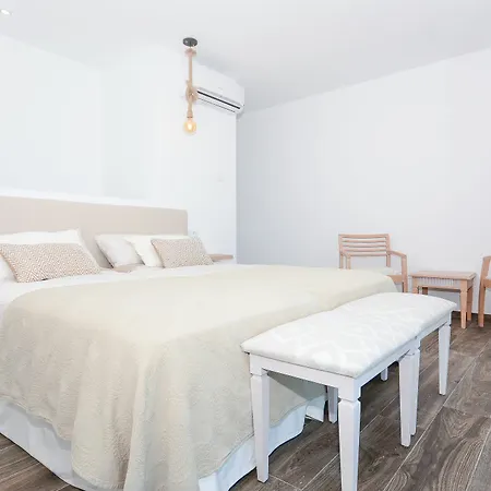 Silene 1 Villa